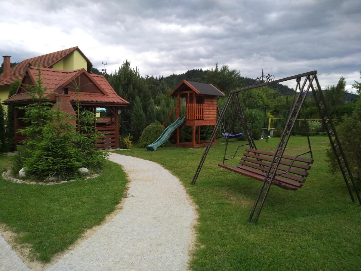 Pokoje Z Aneksami Kuchennymi U Wiktorii Sromowce Niżne Extérieur photo