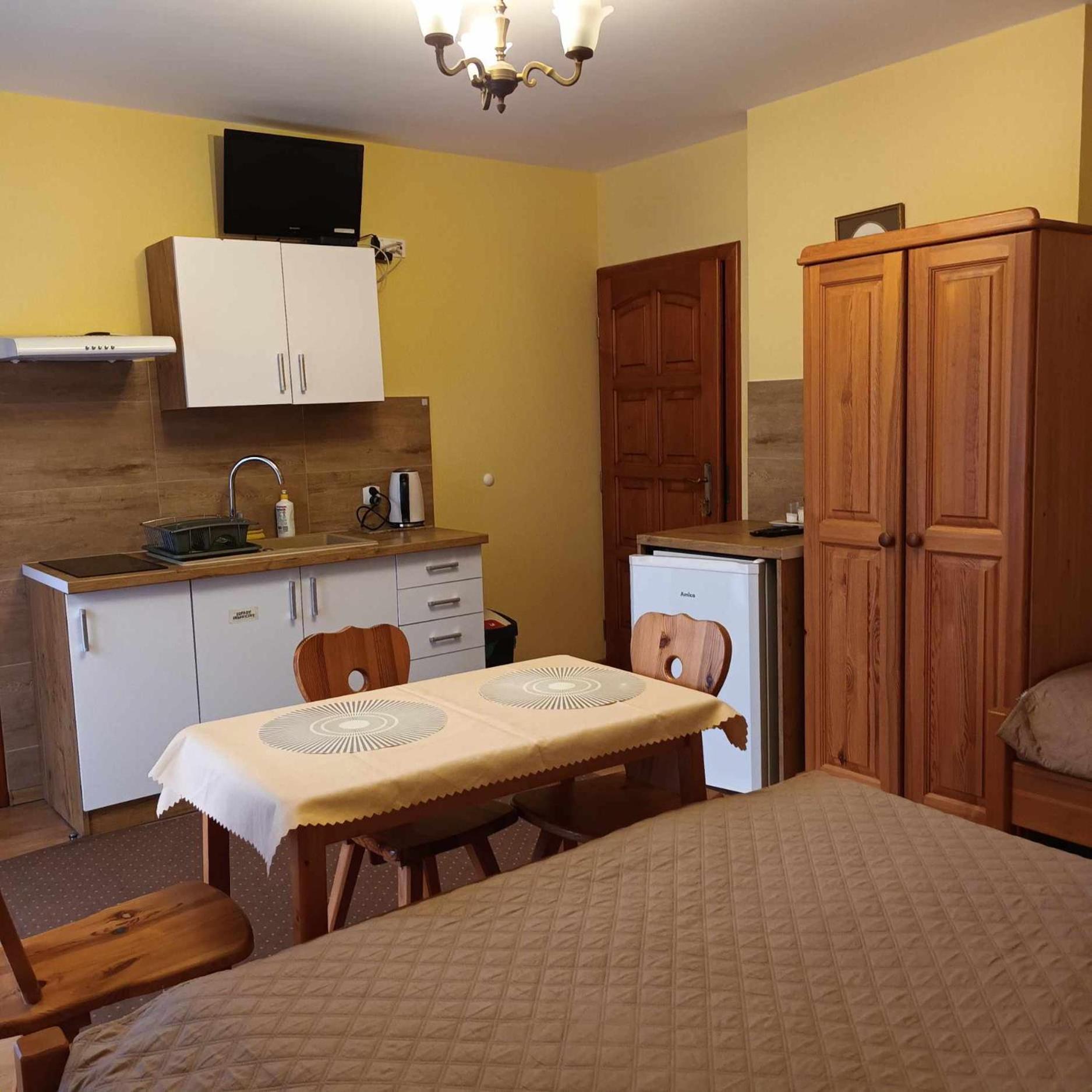 Pokoje Z Aneksami Kuchennymi U Wiktorii Sromowce Niżne Extérieur photo