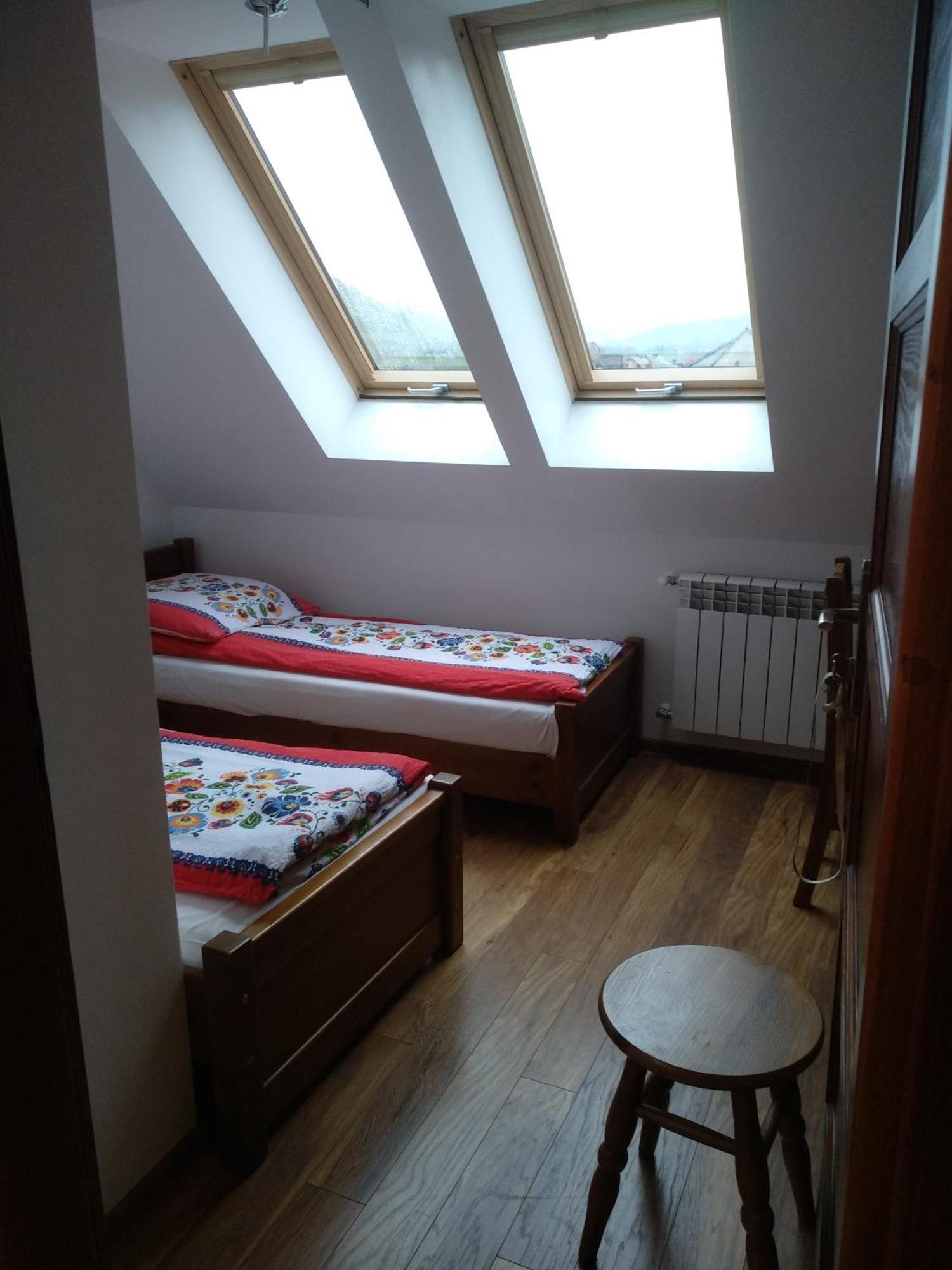Pokoje Z Aneksami Kuchennymi U Wiktorii Sromowce Niżne Extérieur photo